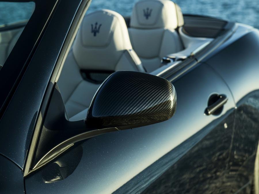 Интерьер Maserati GranCabrio Sport 2017 года  (фото 23 из 45)